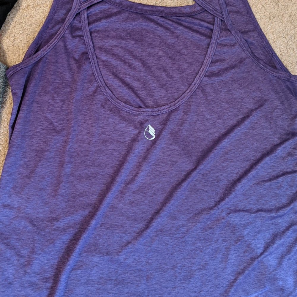 Activewear - Picture 2 of 4